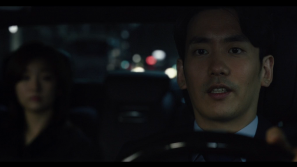 韓國高分電影《寄生蟲》地下室的一家四口，寄生於富人家庭（上）