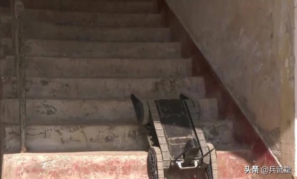 國內“臨汾旅”演練城鎮戰?無人車代替人工偵察,停車場用夜視儀 國內“臨汾旅”演練城鎮戰?無人車代替人工偵察,停車場用夜視儀