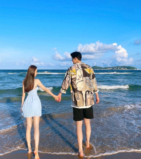 郭品超中秋攜女友秀恩愛,兩人漫步海邊,牽手相擁舉高高甜度爆表 郭品超中秋攜女友秀恩愛,兩人漫步海邊,牽手相擁舉高高甜度爆表