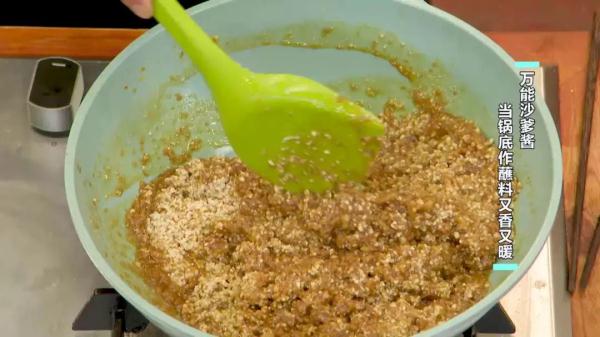 天氣微涼，來個輕葷小暖鍋吧！又香又暖，太適合全家一起吃了