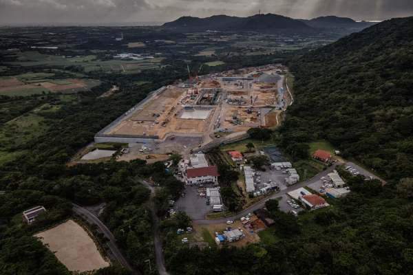 這根“刺”，該拔了！日本準航母跟蹤遼寧艦，針對中方建導彈基地