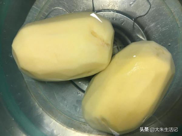 一大份成本約4元的家常菜：醋溜土豆絲，滿滿的家的記憶與味道