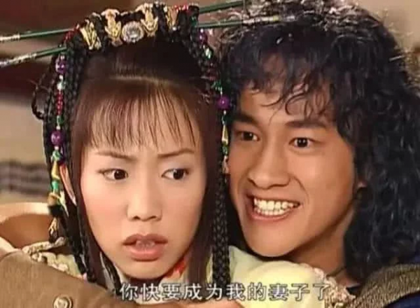 當年《風雲》劇組太窮,女演員頭頂筷子、蚊帳鉤,卻成為一代經典 當年《風雲》劇組太窮,女演員頭頂筷子、蚊帳鉤,卻成為一代經典