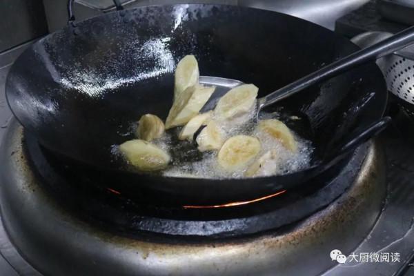 油燜醬+椒麻湯+花椒油，鐵板魚麻辣鮮香，推出即成宴客大菜