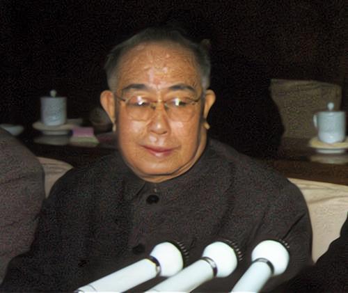 他曾擔任北京市委第一書記，六十二歲官至副國級，1978年卻被免職