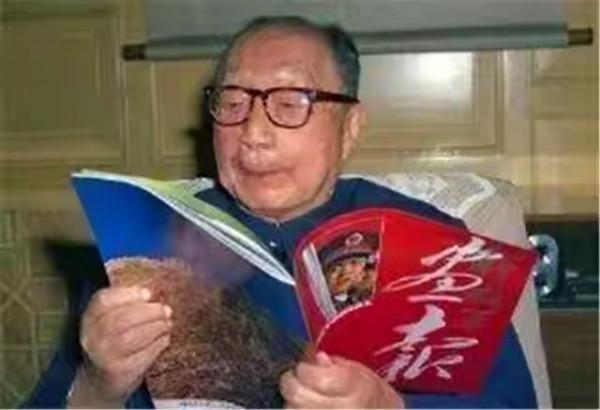 毛主席去世16年後，聶榮臻要掛主席相片：還是毛主席辦公的這張好