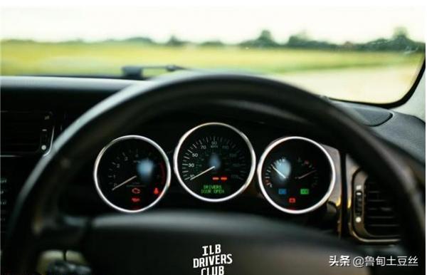 「轂銳馳」英國車友改裝在國內很小眾的捷豹XKR 「轂銳馳」英國車友改裝在國內很小眾的捷豹XKR