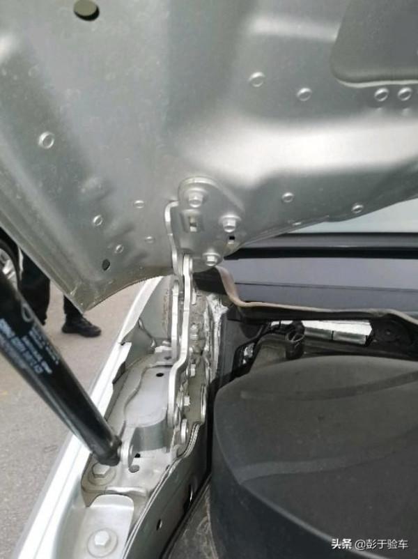 一臺被終止檢測的賓士C，幾乎全車原車漆，買方卻要求退車