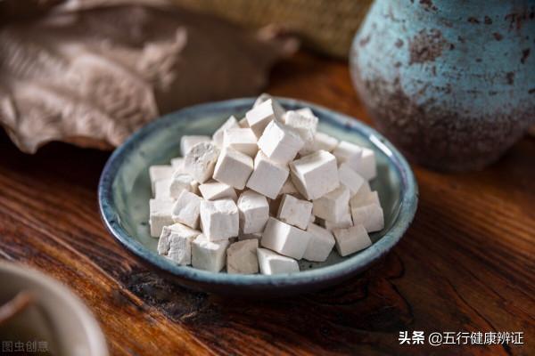 汗腳是病嗎？中醫：可能有3方面的原因，幾乎都與脾胃有關