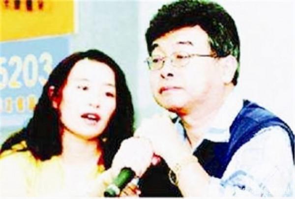 邱毅與前妻的愛與痛,三個小孩,成了邱毅思念前妻的精神依靠 邱毅與前妻的愛與痛,三個小孩,成了邱毅思念前妻的精神依靠