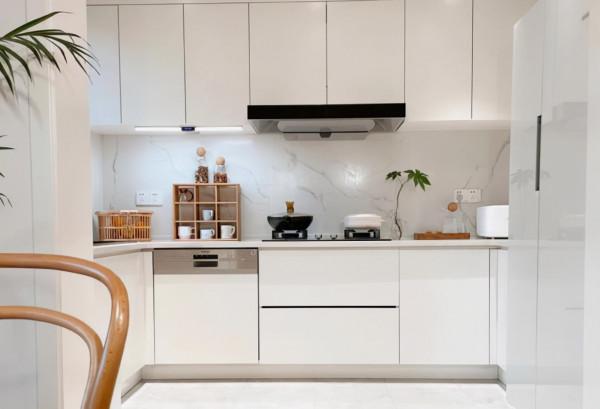 誠心建議：再買房一定買“橫廳”戶型，學她家裝成中古風，超有品