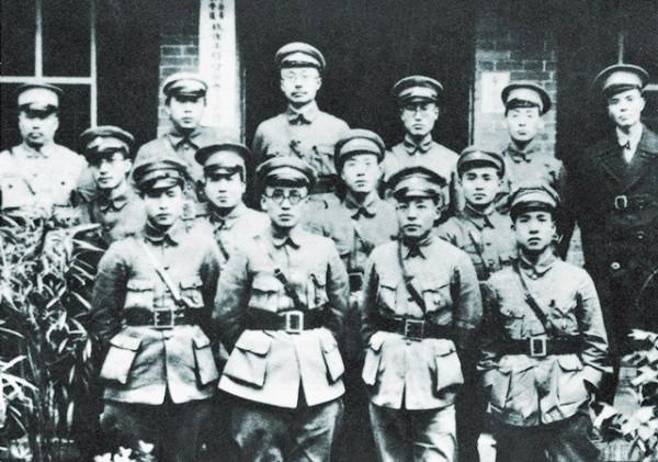 紅軍軍長歸隱江湖，臨終告訴妻子：同事們都在北平當大官