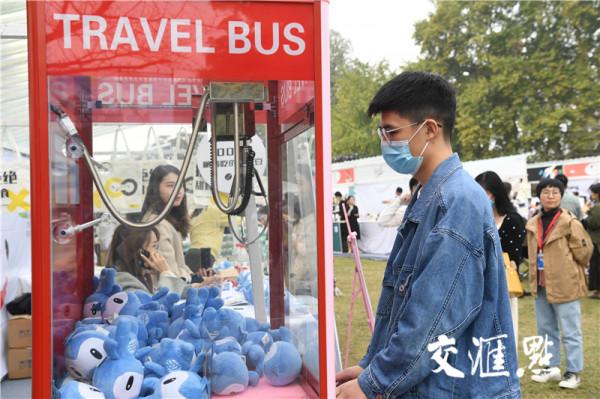 當桂花季遇見咖啡香!“還有咖啡節”引來全國咖啡迷打卡,有觀眾一天嘗40多杯 當桂花季遇見咖啡香!“還有咖啡節”引來全國咖啡迷打卡,有觀眾一天嘗40多杯