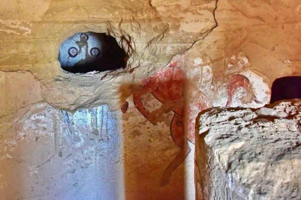 1998年盜墓賊將彩棺賣出100萬天價，誰料丟棄的男屍才是稀世珍寶