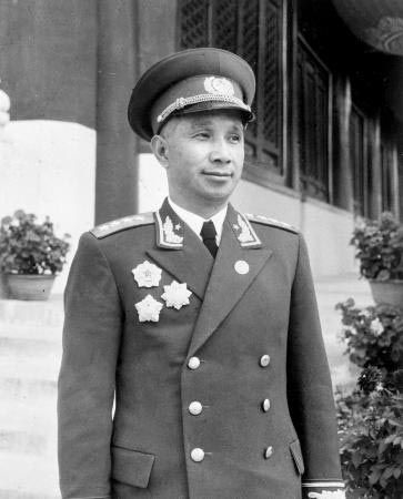 五十年代，粟司令出任總參謀長，中央為何給他安排了11個副總長？