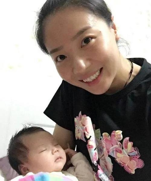 魏秋月的故事:亞洲最美二傳,與老公15歲就相識,曾被郎平催婚 魏秋月的故事:亞洲最美二傳,與老公15歲就相識,曾被郎平催婚