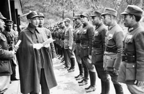 三萬紅軍被30萬敵軍包圍，偉人下令睡三天輕鬆破解，最終反敗為勝