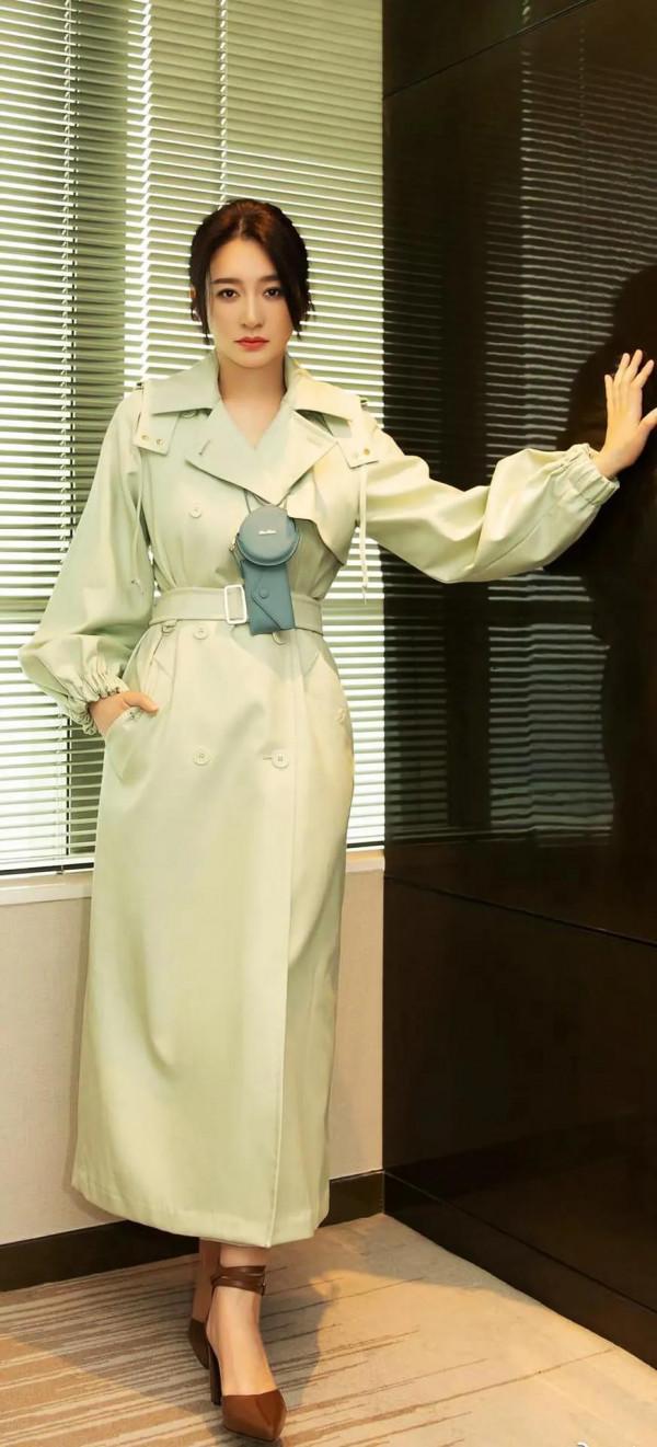 明星 李小冉 魅力無限，笑容迷人