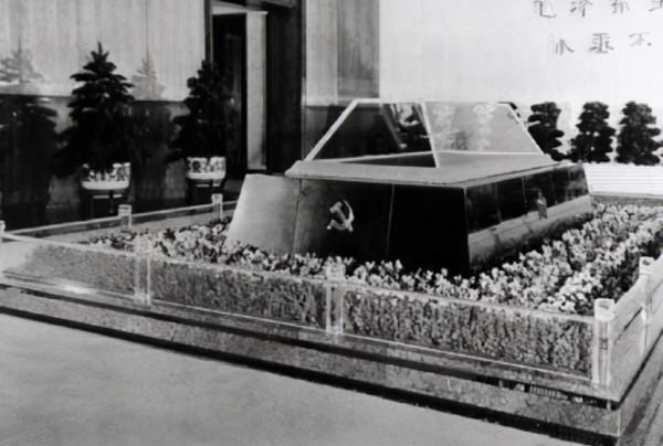 如何保護毛主席遺容的光輝形象？電影廠職工出一方法，沿用至今