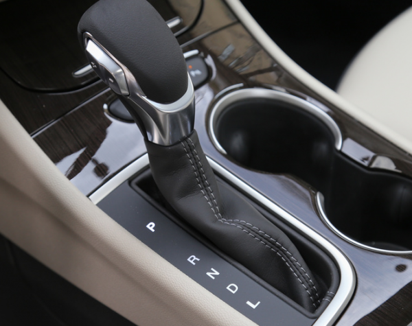 威朗電瓶沒電，車輛啟動後掛入D擋不會走並且擋位燈閃爍怎麼辦？