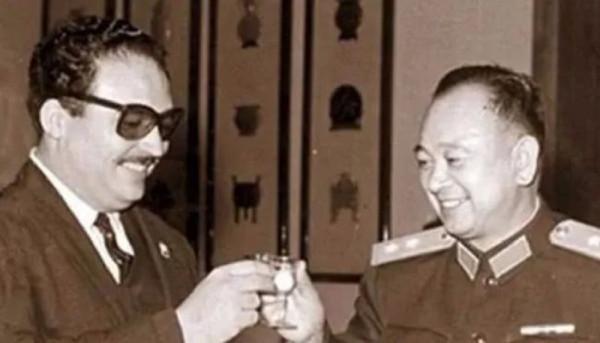 55年,周總理授銜結束,臺下還站著一人,問其原因:沒念我的名字 55年,周總理授銜結束,臺下還站著一人,問其原因:沒念我的名字