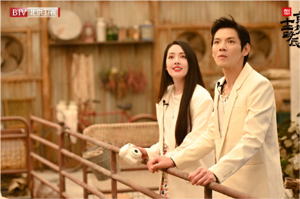 郭碧婷終於重回顏值巔峰！產後綜藝首秀開播，穿西裝塗紅唇太驚豔