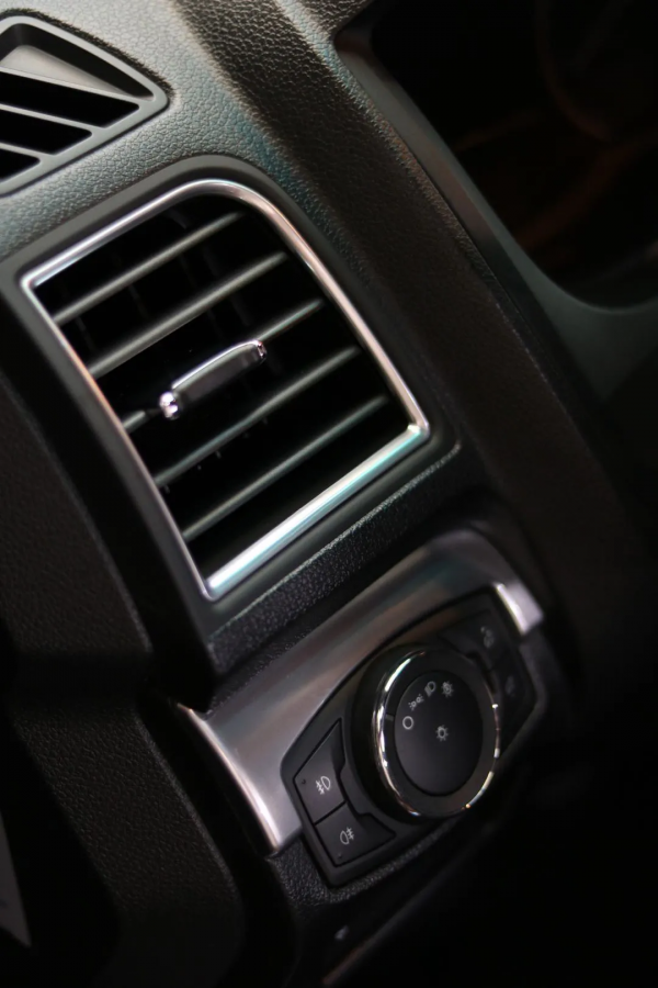 怪獸修車：翻新一輛&quot;破舊&quot;的二手福特探險者，最終&quot;舊車&quot;變新車