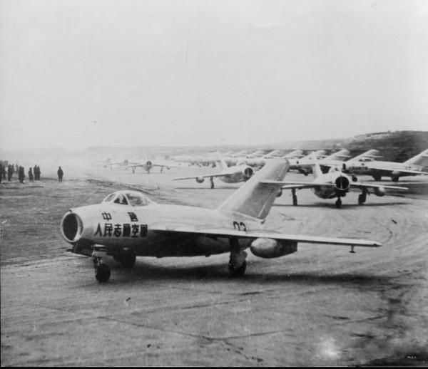 飛行19小時就敢上天攻擊美軍三料王牌,美空軍驚呼:快快回國 飛行19小時就敢上天攻擊美軍三料王牌,美空軍驚呼:快快回國