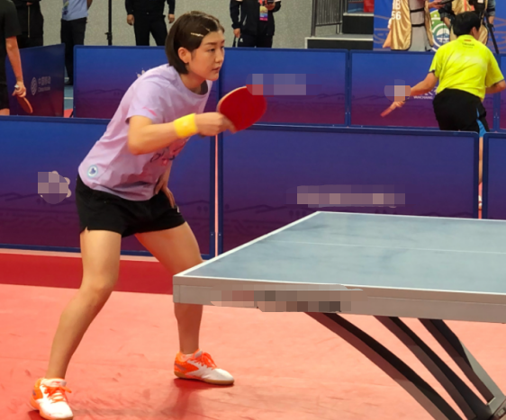 奧運冠軍陳夢拍時尚大片!穿高跟鞋亮片裙太驚豔,對鏡笑出大白牙 奧運冠軍陳夢拍時尚大片!穿高跟鞋亮片裙太驚豔,對鏡笑出大白牙