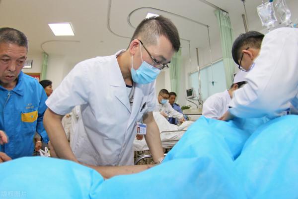 43歲男子酒後心梗,妻子拒絕手術,不久室顫,醫生給出8點忠告 43歲男子酒後心梗,妻子拒絕手術,不久室顫,醫生給出8點忠告