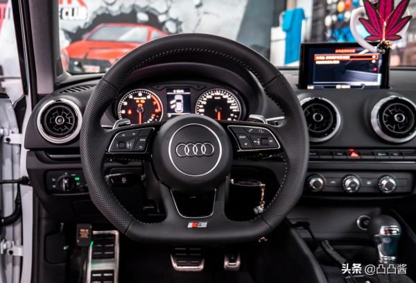 奧迪A3升級運動方向盤+金屬踏板，下個月發工資了我肯定這樣改