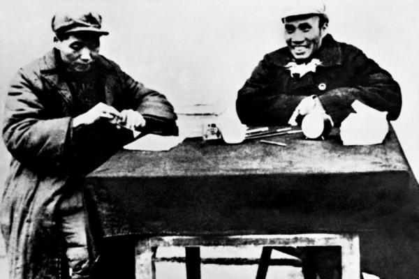 西安事變後,彭德懷率紅軍秘密直逼西安,朱老總後悔1933年沒出兵 西安事變後,彭德懷率紅軍秘密直逼西安,朱老總後悔1933年沒出兵