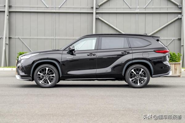 試駕｜同宗同源，卻定位更高？一汽豐田皇冠陸放初體驗