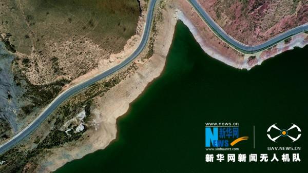 甘肅肅南:秋色絢麗如“調色盤” 甘肅肅南:秋色絢麗如“調色盤”