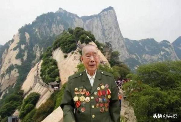 解放軍8人夜襲華山，數倍匪兵舉手投降，帶路樵夫立大功