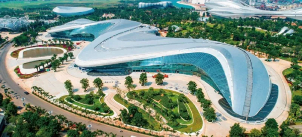 知名“殺人建築”，燒掉百億，還要人命，網友：甲方的智商有大坑