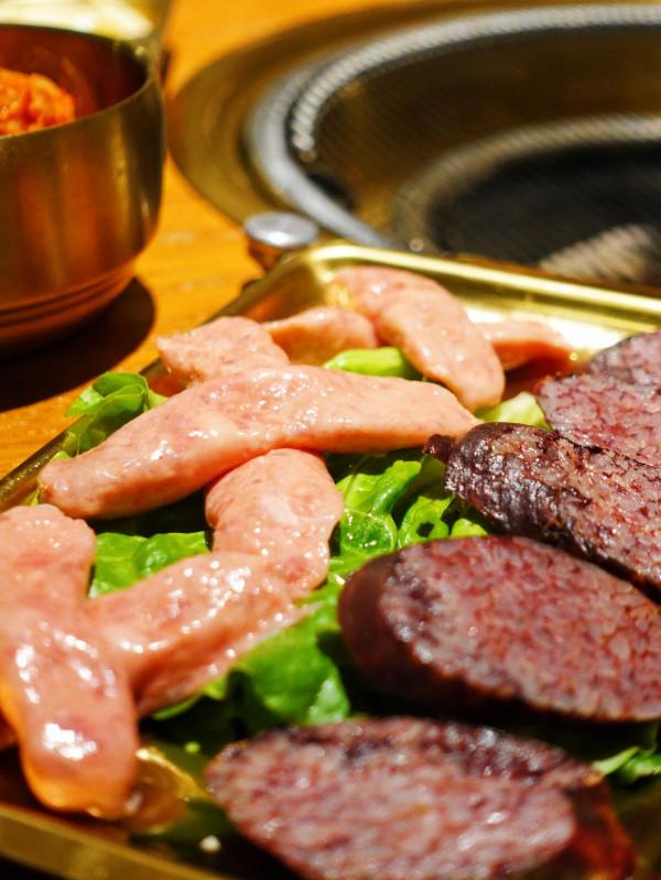 紫薇路上排隊都要吃的朝鮮烤肉！大口吃肉大口喝酒，全都安排上