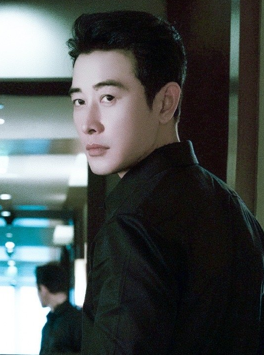 聖誕節眾明星曬照，羅晉卻分享黑白照，又一部新劇殺青