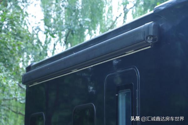 高僅2.7米，商務風十足的宇通小頂房車，福特動力，帶3床6座