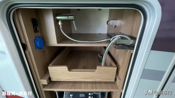 超大車內空間，坐擁舒適睡眠，上汽大通MAXUS生活家H60輕卡房車