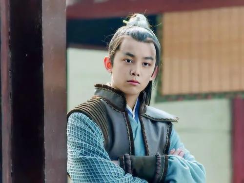 六位“硬漢”接班人,個個陽剛之氣十足,不再油頭粉面,濃妝淡抹 六位“硬漢”接班人,個個陽剛之氣十足,不再油頭粉面,濃妝淡抹