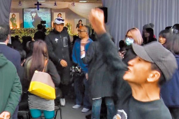 2016年孟庭麗累死在片場，被家人吸血多年，未下葬就開始清點遺產