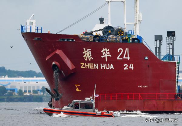 用實力說話：4臺巨型起重機運抵美國，他們終究離不開中國製造