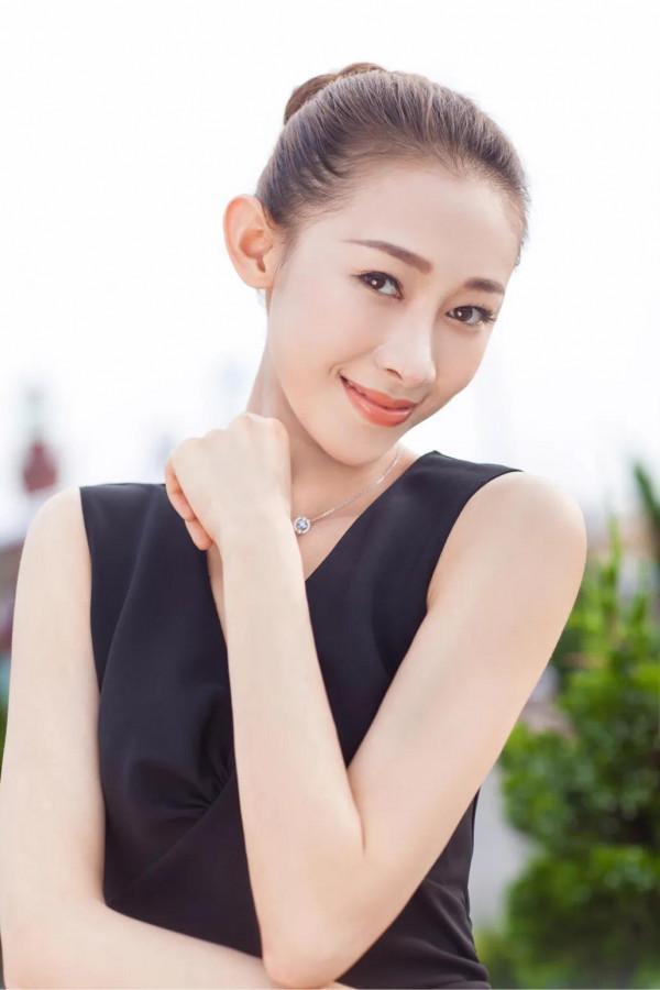 “白天鵝”孫藝娜走紅，芭蕾服穿出了精緻範，“人形朱䴉”舞絕美
