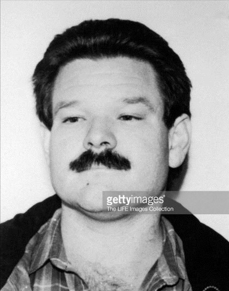 美國奇案紀實：7歲兒子被性侵，單親媽媽持槍衝進法庭擊斃強姦犯