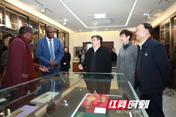 馬裡共和國駐華大使迪迪埃·達科一行來訪湖南中醫藥大學
