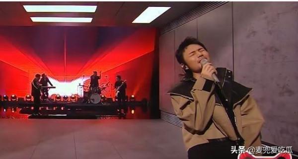 雙11晚會引熱議？張雨綺假唱，易烊千璽造型成熟，李榮浩像流浪漢