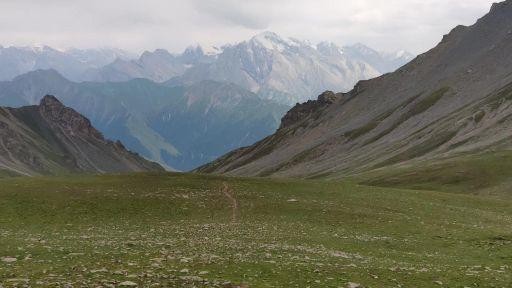 新疆徒步穿越烏蘇古道第二天翻越包紮敦達板