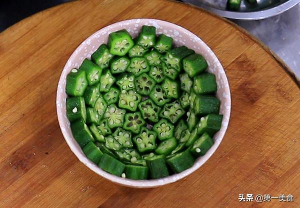 秋葵別再炒著吃了,試試這道高顏值的秋葵土豆泥,清脆可口又營養 秋葵別再炒著吃了,試試這道高顏值的秋葵土豆泥,清脆可口又營養