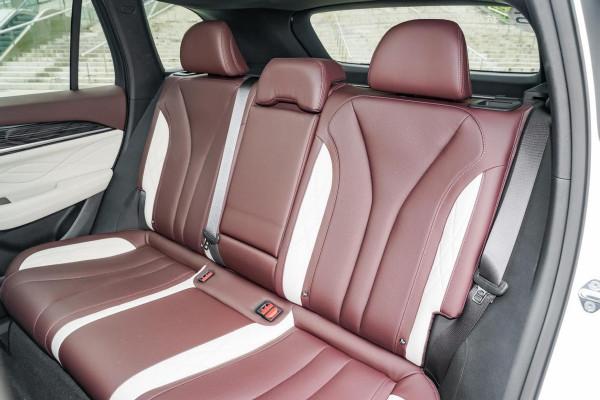 體驗星越L 兩驅旗艦型，售價16.52萬，配2.0T+7DCT，夠大夠豪華